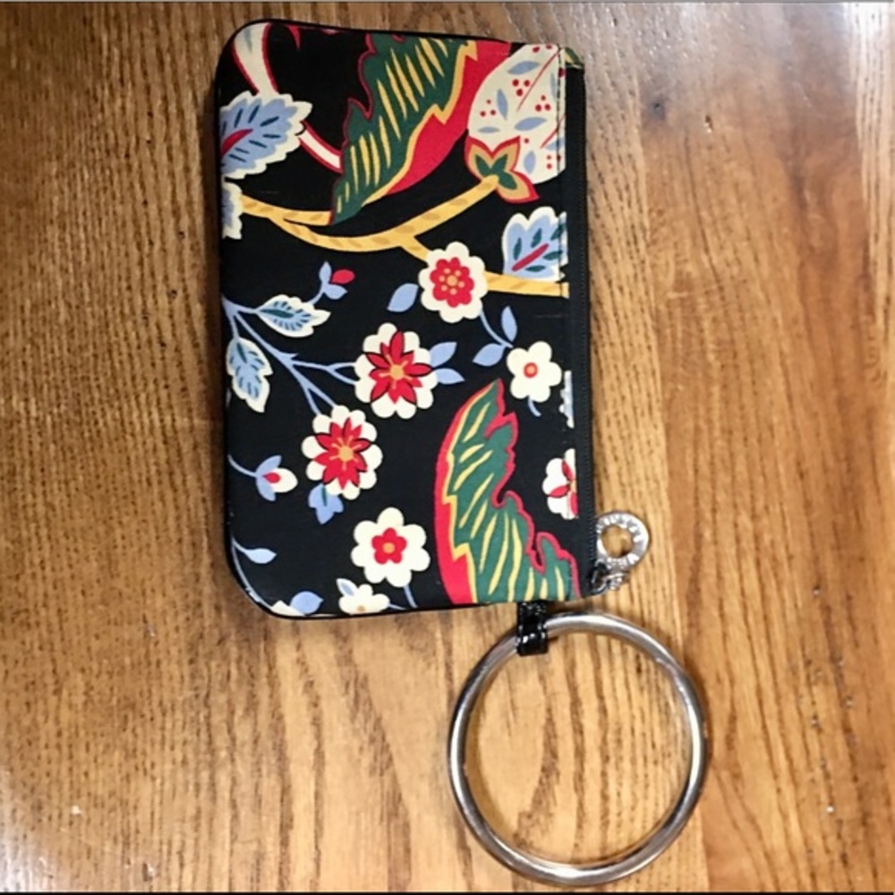 BUNDLE OF VERA BRADLEY - Picture 8 of 14